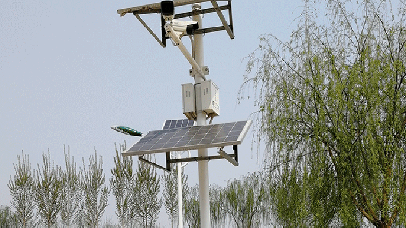 太阳能监控杆